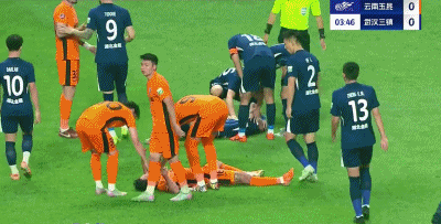 mk体育官方-中超战报：罗竞世界波，李松益自摆乌龙，云南玉昆2-1武汉三镇