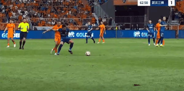 mk体育官方-中超战报：罗竞世界波，李松益自摆乌龙，云南玉昆2-1武汉三镇