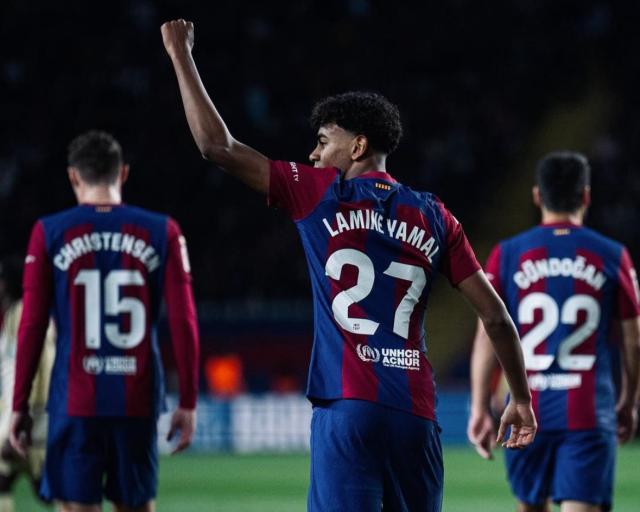 1709954009087058783.jpg 体育新闻-【人物】一前一后,亚马尔库巴西拯救巴萨