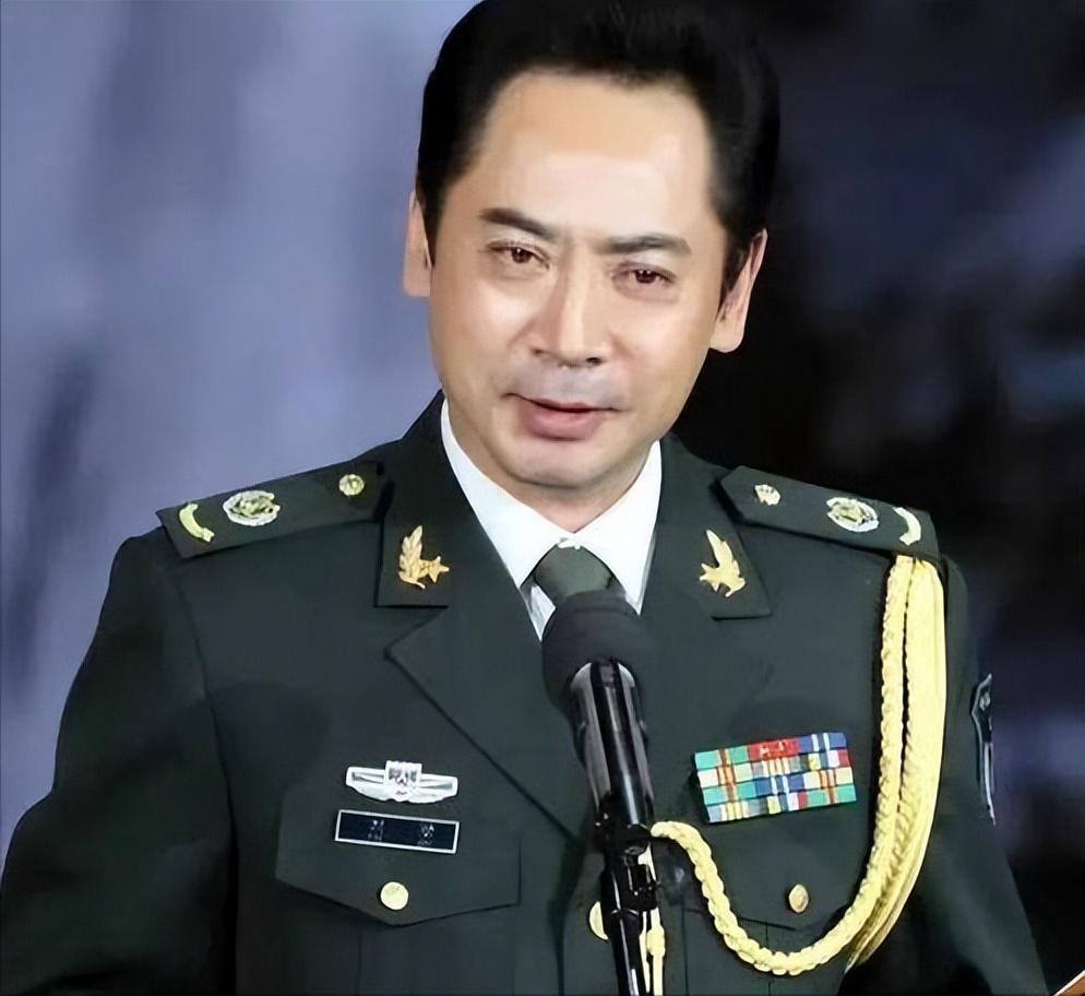 MK体育直播-唐国强担心的事发生了！同现身观礼阅兵，却遭评论批评不如刘劲？