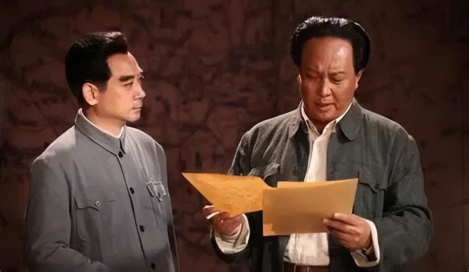 MK体育直播-唐国强担心的事发生了！同现身观礼阅兵，却遭评论批评不如刘劲？