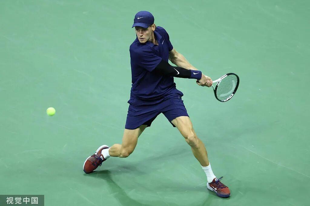 体育赛事平台-美网第13日男单决赛出炉：阿卡直落三盘胜德约 辛纳苦战艰难晋级