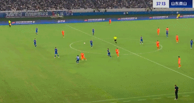 泰山6战不败!5战申花不胜,卡扎戴帽王大雷送点,延续3魔咒