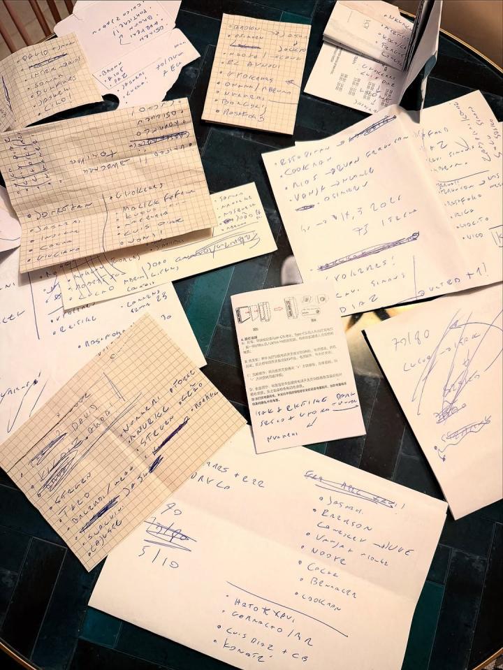 转会窗真正的顶流！罗马诺晒转会稿件，密密麻麻&amp;amp;从早忙到晚