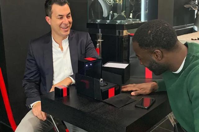 MK体育直播-格林幸福步入婚姻殿堂 婚礼安排却让科尔笑容僵硬