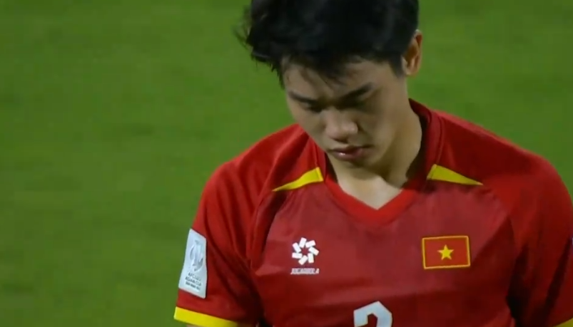 MK体育官网-阮庭北染红离场！飞踹对手小腿，主帅看傻眼，传射建功险送点