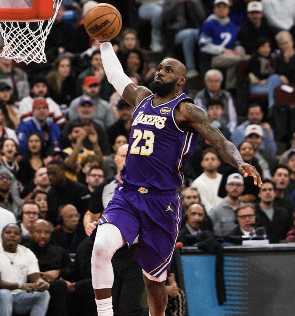 mk体育app下载-詹姆斯半场20分，成为NBA历史首位41岁后半场砍20+得分球员