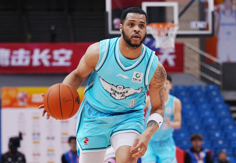 竞技体育-郭艾伦25+6赛季新高！广州负青岛4连败 徐昕14+12段昂君24分