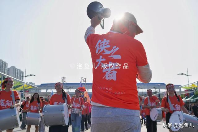 mk体育-楚超第二轮，襄阳3:0拿下随州，但我想聊聊球场边的“拐子情”|任宇翔|体育比赛|球迷|方阵|汉江_新浪体育_新浪新闻