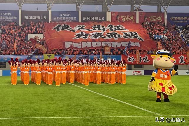 mk体育-楚超第二轮，襄阳3:0拿下随州，但我想聊聊球场边的“拐子情”|任宇翔|体育比赛|球迷|方阵|汉江_新浪体育_新浪新闻