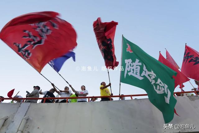 mk体育-楚超第二轮，襄阳3:0拿下随州，但我想聊聊球场边的“拐子情”|任宇翔|体育比赛|球迷|方阵|汉江_新浪体育_新浪新闻